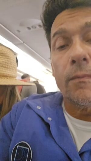 Rafael Araneda Instagram - Quien más viaja con chupalla? 🤣 @marcelavacarezza_  el final de la chupalla en mis historias