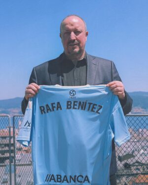 Rafael Benítez Instagram - 💬 Define en una palabra el primer día de @rafabenitezrb como técnico celeste 👇