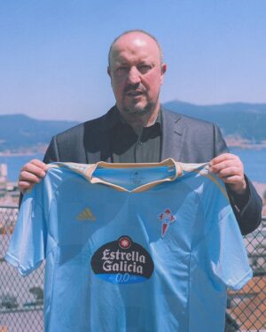Rafael Benítez Instagram - 💬 Define en una palabra el primer día de @rafabenitezrb como técnico celeste 👇