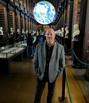 Rafael Benítez Instagram - Enjoying Dublin, Trinity College, and the atmosphere before the Europa League Final last week. 🇮🇪