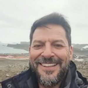 Rafael Cavada Instagram - ¡Gracias @Rafa_Cavada y @SonarFM, por ser parte de este viaje hacia la conectividad total! 🚀 Nos llena de orgullo llevar el 5G a la Antártica 🇨🇱.