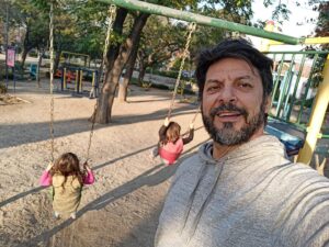 Rafael Cavada Instagram - Feliz día de la niñez! Una de ayer con mis hijos en la plaza.