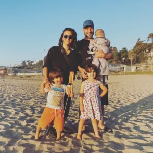 Rafael Cavada Instagram - Finde en la playa. Tribu completa.
😎