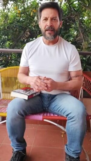 Rafael Cavada Instagram - Mi lectura de fin de semana, “Personalidad y poder”, el nuevo libro de #IanKershaw. Un libro que muestra un completo recorrido por las personalidades que para bien o para mal forjaron el Siglo XX. 📖

 Lenin, Stalin, Hitler, Mussolini, Tito, Franco, Churchill, De Gaulle, Adenauer, Gorbachov, Tatcher y Kohl. Ellos son los protagonistas de esta obra.

 ¿Qué tenían estos líderes y la época en la que vivían que les permitía un poder tan ilimitado? ¿Qué papel jugó su personalidad? ¿Fueron ellos los que configuraron la historia del siglo XX o fueron hijos de su tiempo?

De manera convincente y lúcida, el autor nos propone una serie de ensayos interpretativos sobre la manera en la que estas personalidades políticamente insólitas obtuvieron y ejercieron el poder. 

Ustedes ya saben donde encontrarlo  @buscalibre , @antarticalibros , @feriachilenadellibro y tiendas digitales ✍️

 #CreemosEnLosLibros 📚 #Personalidadypoder  #Publicidad