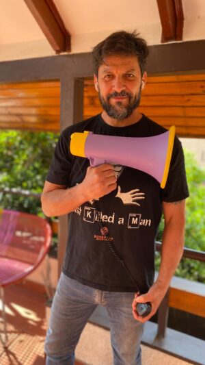 Rafael Cavada Instagram - El acoso ocurre porque nosotros no interpelamos a los acosadores.
Si eres víctima o testigo de una situación de acoso, denúnciala.

noseascomplice.cl 
#levantatecontraelacoso