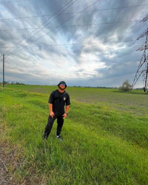 Rafael Fiziev Instagram - Родных и близких повидал ) теперь дальше пахать!