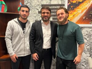 Rafael Fiziev Instagram - Очень добрый вечер) 
Пусть Аллах не разделяет между нами и светом Ахль аль бейт мир им не на мгновение ока 🤲🏼❤️