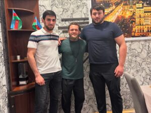 Rafael Fiziev Instagram - Очень добрый вечер) 
Пусть Аллах не разделяет между нами и светом Ахль аль бейт мир им не на мгновение ока 🤲🏼❤️