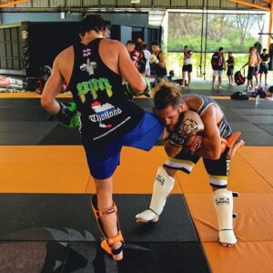 Rafael Fiziev Instagram - Меня можно изучать всю жизнь😅но как встанешь на против и начнется игра ты по-любому потеряешься😅