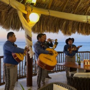 Rafael Gevú Instagram - Recebido por um pôr do sol cozumeleño 🌅🇲🇽🏝