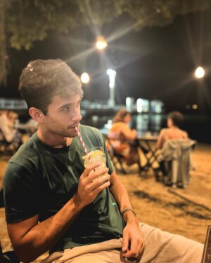 Rafael Gevú Instagram - One caipirinha fazendo o sivuplê… 🧃