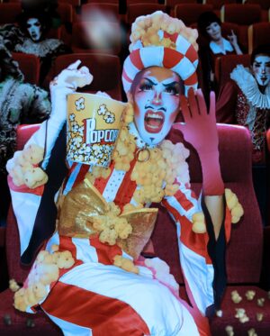 Rafael León Instagram - Las de Miedo me dan miedoooo!! 🤭🤭💛🫢
🍿🎥🎞️🍿🎬🍿🎞️🎬🎥

Foto @kevs.mora ✨
Edición @thehellphotomx 🍿
