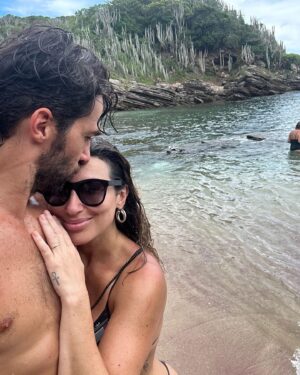 Rafael Queiroz Instagram - Hoje é seu dia meu amor !!! Parabéns core. É lindo estar ao seu lado , ver sua evolução como pessoa diariamente. Quero você mulher , amiga e amante!
Te amo❤️