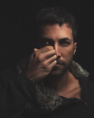 Rafael Queiroz Instagram - Calor e luz produzidos pela combustão de um corpo.🔥
By @drakee 
#newjob