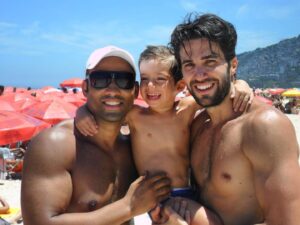 Rafael Queiroz Instagram - A meu irmão !! Mais um geminiano na minha vida. 
Parabéns preto te amo. Você sempre esteve ao meu lado.
Que papai do céu te ilumine mais e mais.
❤️
@ramonteampersonal_oficial