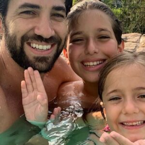 Rafael Queiroz Instagram - Amores da minha vida ! ❤️❤️
Feliz dia das crianças. 
#davierosa