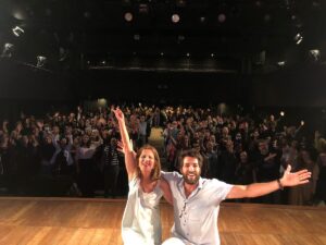 Rafael Queiroz Instagram - Hoje nosso espetáculo foi dedicado ao ousado, inventivo, o gênio do teatro , nosso eterno Zé Celso. O mestre voou ! 
Viva o Teatro ! 
“Eu não sou de resistir, eu sou de reexistir”. 
Nossa Clarice foi pra você Zé.
Evoé ! 🙌✨
#zecelso #claricelispector