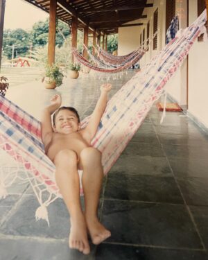 Rafael Silva Instagram - Happy birthday, kid. I’m so proud of you. I’m proud of the parts you fold to become digestible, but most importantly and most intentionally, of the parts you try to vehemently, and yet, so unsuccessfully, hide from world. You are a devastating, indomitable hurricane of emotions. You feel too much, you are too sensitive. You’re impatient. You think you’re good at lying but the Truth sits on you. It takes more or less 26 seconds to change your opinion about something you felt so feverishly about. You are a purebred Gemini. Like a baby, a spoonful of Love softens your cries. Stop fighting. He’s not asking you to learn how to swim, He’s asking you to be Water. I’m proud of how you don’t know how to not be yourself.

I hope you never change. 

Welcome to being You.

🌻 

Feliz aniversário, garoto. Estou tão orgulhoso de você. Tenho orgulho das partes que você esconde para se tornar digerível. Tenho orgulho ainda mais das partes que você tenta veementemente, sem sucesso, esconder do mundo. Você é um furacão devastador de emoções. Uma tempestade indomável. Você sente demais, você é muito sensível. Você é impaciente. Você acha que sabe mentir, mas a Verdade está sobre você—te cobre como uma manta. Demora mais ou menos 26 segundos para mudar de opinião sobre algo que o deixou tão fervoroso. Você é um Geminiano de raça pura. Como um bebê, uma colher de Amor acalma o seu choro. Pare de lutar. Ele não está pedindo que você aprenda a nadar, Ele está pedindo que você seja Água. Tenho muito orgulho de como você não sabe não ser si mesmo.

Espero que você nunca mude. 

Bem-vindo ao ser Você.