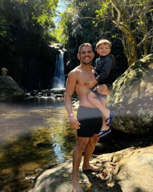 Rafael dos Anjos Instagram - Hoje foi o dia perfeito de descanso que eu precisava para renovar minhas energias, rodeado pelo meu time e minha família. Momentos como esses me trazem uma sensação de calma e serenidade, como se a cachoeira tivesse o poder de purificar não apenas o meu corpo, mas também a minha mente. Sou grato a Deus pela beleza da natureza e por esse renovo que experimentei. 🍃☀️

*********************************

Today was the perfect day of much-needed rest to recharge my batteries with my team and family. Moments like these bring me a sense of calm and serenity, as if the waterfall had the power to cleanse not only my body but also my mind. Thank you, God, for your nature and the rejuvenation it brings. #waterfall #nature #god
