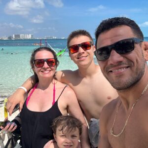 Rafael dos Anjos Instagram - After two fights without a vacation, finally time to enjoy this beautiful place with the most precious people I have in life #Family #GloryToGod #faith #JesusFirst