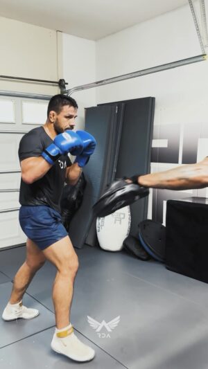 Rafael dos Anjos Instagram - Staying Sharp👊🏻🚀 #HardWork