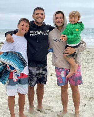 Rafael dos Anjos Instagram - Happy Father’s Day to all the father’s out there. Have a blessed Sunday 🙏🏽