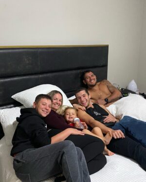 Rafael dos Anjos Instagram - Happy Father’s Day to all the father’s out there. Have a blessed Sunday 🙏🏽