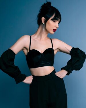 Rafaela Andrade Instagram - 🖤 

ph @rafreitasx 
assistência @vitorconza 
styling @witchystyling