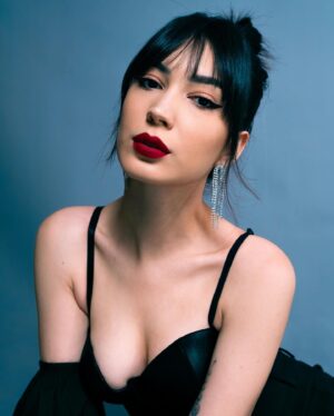Rafaela Andrade Instagram - 🖤 

ph @rafreitasx 
assistência @vitorconza 
styling @witchystyling