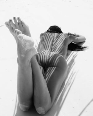 Rafaela Covas Instagram - Catherine Deneuve has famously said: “At a certain age, you have to choose between your face and your ass.”

In this crazy age of the sharing world of social media, here it is my butt 5 years ago! In paradise beach in Kenya. Uhuh! I remember the day I saw this picture and realised I had no idea my butt looked so nice. Today I look at those pictures and I realise I had no idea how nice my face looked also. I didn’t know it because I could only look at me through the lens of how I felt. 
I don’t have this butt anymore nor the face. But I’m working very hard on feeling better about myself so when I look at both I’m able to like them.

•

Creative concept and Photo Credit:
@franciscaxics 

Production:
@cat_on_set 

•
•
•

#photoshoot #photoshootideas #beachphotoshoot