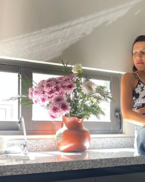 Rafaela Covas Instagram - I often buy flowers. Especially to my male friends. I love the look in their faces when they see them. Most of them say it is the first time someone gives them flowers. And they love it! I love them for loving it.

Do you ever give flowers?

To your special one? To your friends? Family?

To yourself?

I never bought flowers to myself. Soon I must…

•
•
•

#flowers #flowerpower #flowerlovers