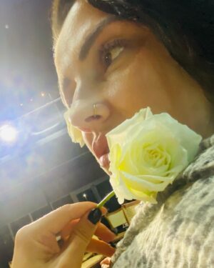 Rafaela Covas Instagram - I often buy flowers. Especially to my male friends. I love the look in their faces when they see them. Most of them say it is the first time someone gives them flowers. And they love it! I love them for loving it.

Do you ever give flowers?

To your special one? To your friends? Family?

To yourself?

I never bought flowers to myself. Soon I must…

•
•
•

#flowers #flowerpower #flowerlovers