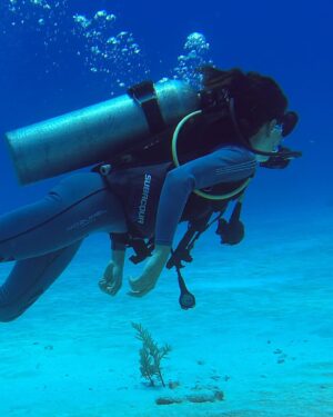 Rafaela Covas Instagram - “The cure for anything is salt water: sweat, tears or the sea.” - Isak Dinesen aka Karen Blixen 

🫧Take pictures, leave bubbles!🫧

•
•
•

#underwater #underwaterphoto #diving #divingphoto #xpuha #xpuhabeach #mexico #mexicotravel