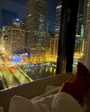 Rafaela Covas Instagram - This time in Chicago I learned and realised that architecture totally shapes the space. And that a pace shapes our thoughts, feelings and actions. Surround yourself with the architecture that matches your dreams. And you will be able to shape them.

•
•
•

#chicago #chicagogram #chicagolife #chicagotravel #traveling #travelingram #chicagoarchitecture