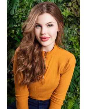 Rafaella Khatchikian Instagram - Entre suspiros e sorrisos capturados nas últimas fotos deste ensaio, despeço-me de 2023 💛 Um caleidoscópio de emoções e cores fez meu coração dançar ao ritmo do tempo que escorre pelas lentes 🤩
Já na soleira de 2024, vislumbro um novo capítulo com o sorriso da gratidão guiando meus passos 🙏 
Que as páginas por vir sejam tecidas com fios de sonhos e tons de alegria 💚

 

#2024 #anonovo #newyear #anonovo2024 #felicidade #hapiness #gratidão #gratitude #goodbye2023 #adeus2023
