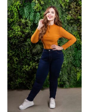 Rafaella Khatchikian Instagram - Entre suspiros e sorrisos capturados nas últimas fotos deste ensaio, despeço-me de 2023 💛 Um caleidoscópio de emoções e cores fez meu coração dançar ao ritmo do tempo que escorre pelas lentes 🤩
Já na soleira de 2024, vislumbro um novo capítulo com o sorriso da gratidão guiando meus passos 🙏 
Que as páginas por vir sejam tecidas com fios de sonhos e tons de alegria 💚

 

#2024 #anonovo #newyear #anonovo2024 #felicidade #hapiness #gratidão #gratitude #goodbye2023 #adeus2023