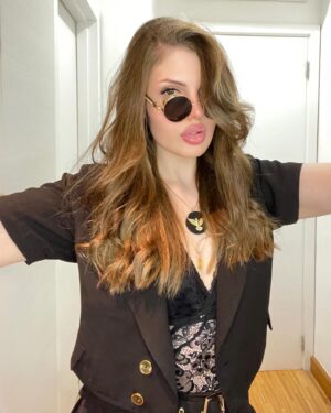 Rafaella Khatchikian Instagram - 🖤🐆

 
 
 

#sunday #domingo #sunglasses #sunglassesfashion #braziliangirl #beauty #blacklook #allblack #allblackoutfit #fashionstyle #fashioninspo #greeneyes #inspiracaofashion #lookdodia