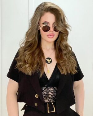 Rafaella Khatchikian Instagram - 🖤🐆

 
 
 

#sunday #domingo #sunglasses #sunglassesfashion #braziliangirl #beauty #blacklook #allblack #allblackoutfit #fashionstyle #fashioninspo #greeneyes #inspiracaofashion #lookdodia