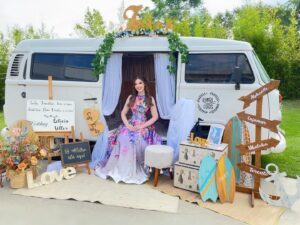 Rafaella Khatchikian Instagram - 🎀💒🌸💕

 

 

 

 

#tbt #jovanidress #partydress #vestidodefesta #vestidofloral #flowerdress #princessdress #vestidoatemporal #bridemaids #princessstyle #vintagestyle #kombi