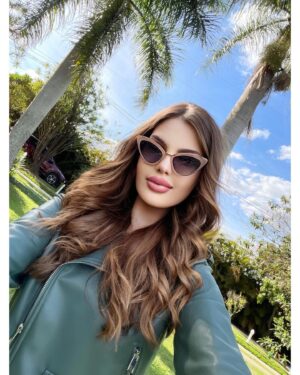 Rafaella Khatchikian Instagram - Today I choose joy 🌴

 

 

#naturezaperfeita #vintagemirror #mirrorselfie #mirrorpic #selfie #fotonoespelho #hapiness #greeneyes #olhosverdes #wavyhair #cabeloondulado #braziliangirl #beautifulgirl #enjoyinglife #loveyourself #beingpositive