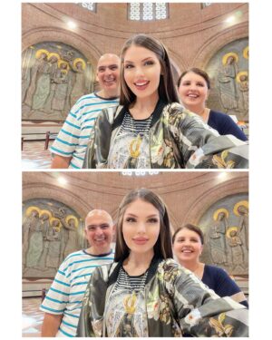 Rafaella Khatchikian Instagram - Ontem sob as bênçãos de Nossa Senhora de Aparecida, comemoramos 30 anos de um amor que se tornou poesia 🤍 
Meus pais, um exemplo de cumplicidade, completaram 37 anos juntos – 30 casados, 3 noivos e 4 namorando 💍 
Sou diariamente grata por testemunhar a beleza do matrimônio através deles 🙏 

 

 

 

#bodasdeperola #30anosdecasados #aniversariodecasamento #weddinganniversary #nossasenhoraaparecida #santuariodeaparecida #matrimonio #blessed