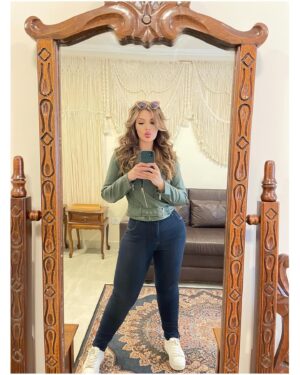 Rafaella Khatchikian Instagram - Today I choose joy 🌴

 

 

#naturezaperfeita #vintagemirror #mirrorselfie #mirrorpic #selfie #fotonoespelho #hapiness #greeneyes #olhosverdes #wavyhair #cabeloondulado #braziliangirl #beautifulgirl #enjoyinglife #loveyourself #beingpositive
