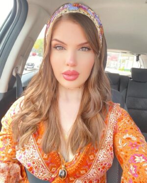 Rafaella Khatchikian Instagram - Selfies Dump 🤳 

 

#tbt #selfies #braziliangirl #carselfie #greeneyes #olhosverdes #beautifulgirl #naturalmakeup