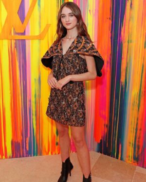 Raffey Cassidy Instagram - 🌺🌻#louisvuitton x New Bond Street opening