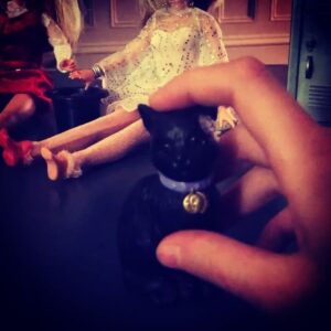 Raffiella Chapman Instagram - Can’t wait to watch @sabrinanetflix tonight with my 90s talking Salem & his vintage #sabrina Squad. @melissajoanhart @kiernanshipka @thecw #archiecomics #90stoys
