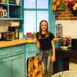 Raffiella Chapman Instagram - #theonewithfriendsfest #friendsfest ❤️