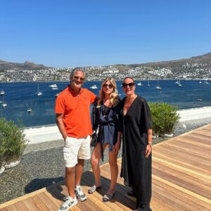 Ragıp Savaş Instagram - Her güzel şey çabuk biter 🌿 #summer #bodrum #capeotel #gündoğan #family #sun #sea #friends