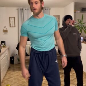 Ragnar Le Breton Instagram - Méthode a appliquer  pour les gens qui veulent prendre la voiture bourrés …..pas d’alcool au volant .bonne Année à tous ❤️❤️❤️et n’oublions pas la sécurité avant tout 💪💪💪💪