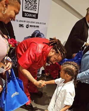 Raheem DeVaughn Instagram - Apparently this young fella is music had a blast in his front row seat in LA with his entire family. #RNBFOREVER 

Buy my latest project at even.biz now!!!! 

#BUYTHEARTFROMTHEARTIST
