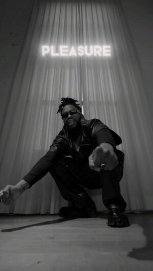Raheem DeVaughn Instagram - …I’m waiting your return… Come see about me on the @ledisi Good Life Tour!!! 

 “Heartstrings” is available now on all platforms | link in my bio to tune in 🎶 

Content By: @coolkidsforeverdmv 

#streamsummeroflove 
#streamthefallinloveproject
#buywinterinlove